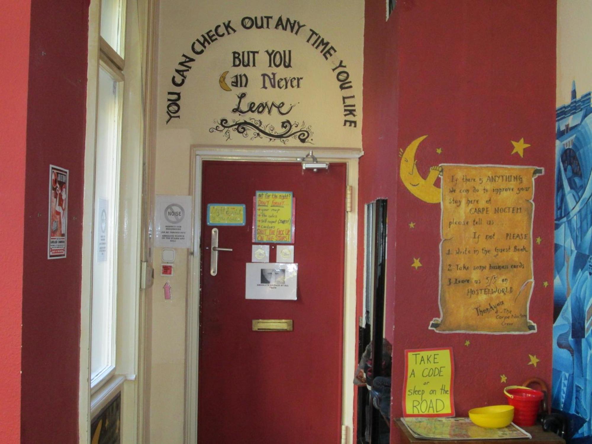 Carpe Noctem Hostel Budapest Esterno foto
